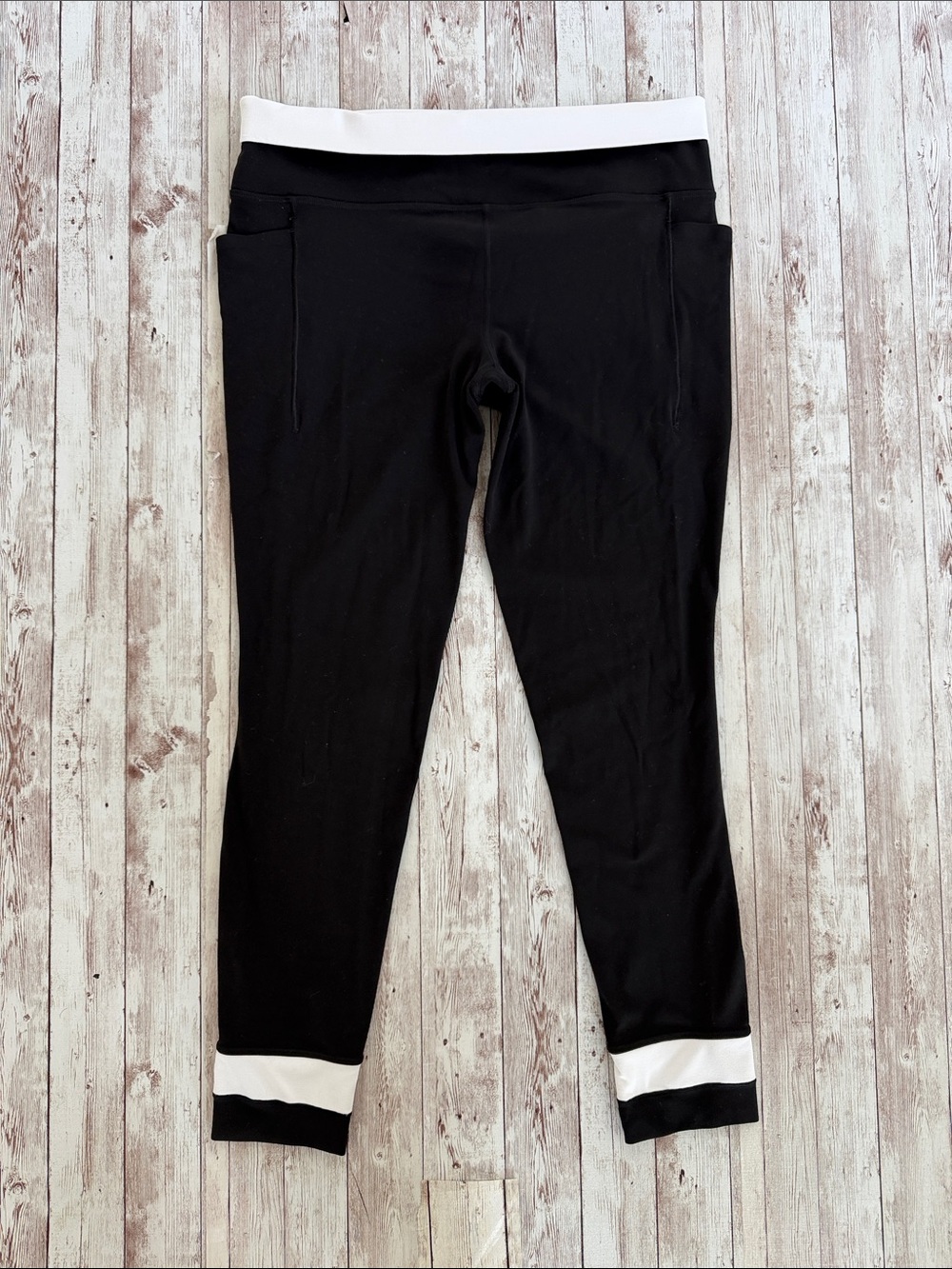 Athleta Womens Salutation Stash Double Up Tight sz Large Black White Yoga Active